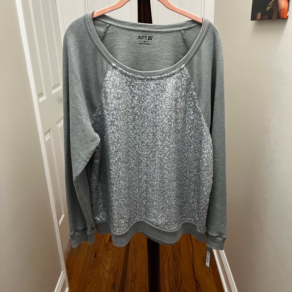 Apt 9 Sequin sweatshirt
xl